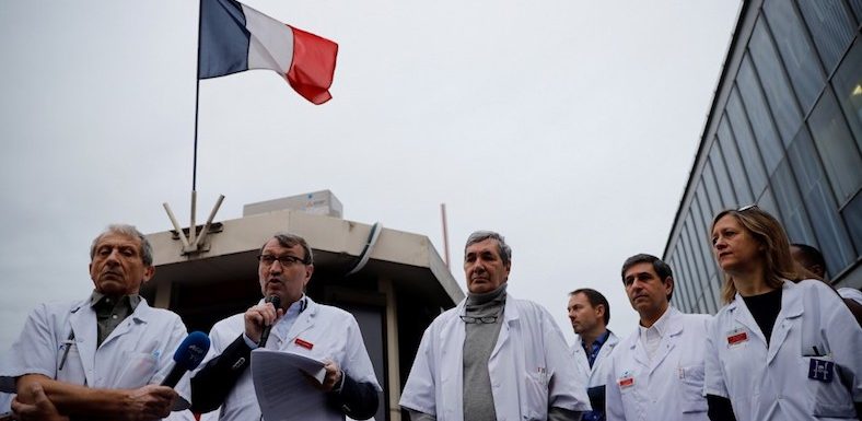 « Une ligne rouge a été franchie » : la lettre ouverte à Macron des 1.300 médecins hospitaliers démissionnaires
