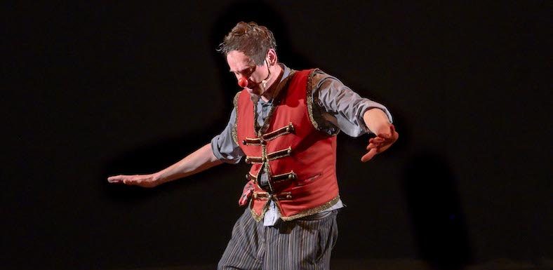 Julien Cottereau : le clown qui joue l’enfant pour rendre hommage à son grand-père