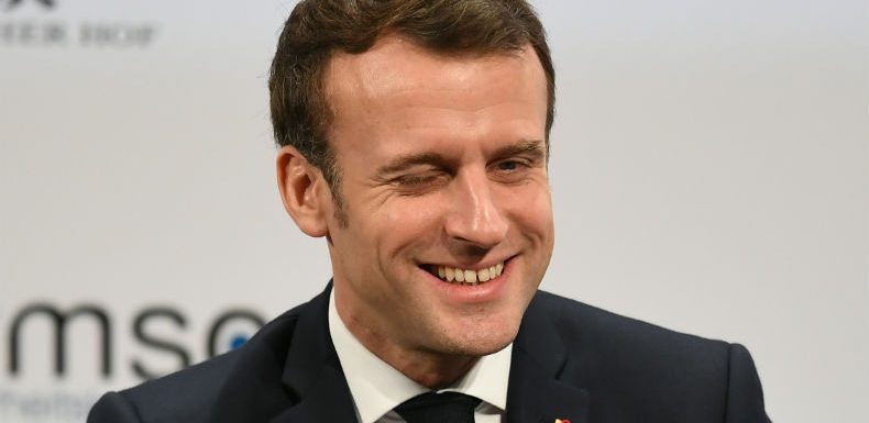 Plan de lutte contre le communautarisme : le strip-tease de Macron enflamme la presse