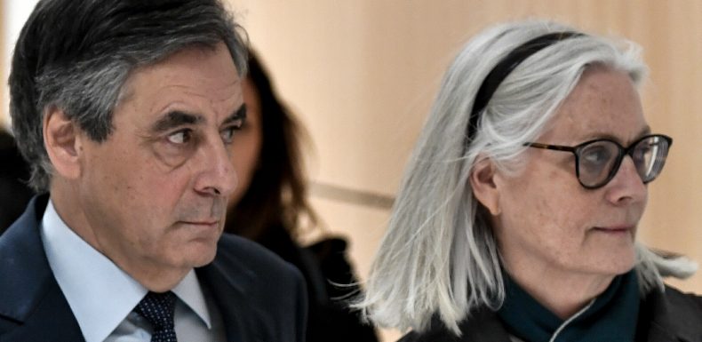 « Il n’y a qu’une seule Penelope » : les époux Fillon tanguent à la barre
