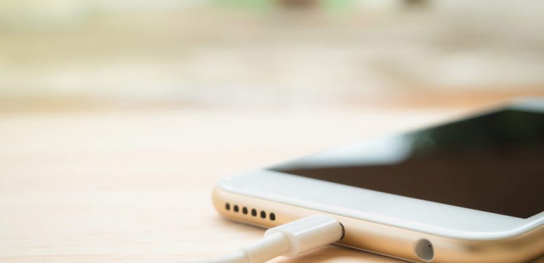 Marseille : Une ado de 15 ans meurt électrocutée dans son bain avec un téléphone en charge