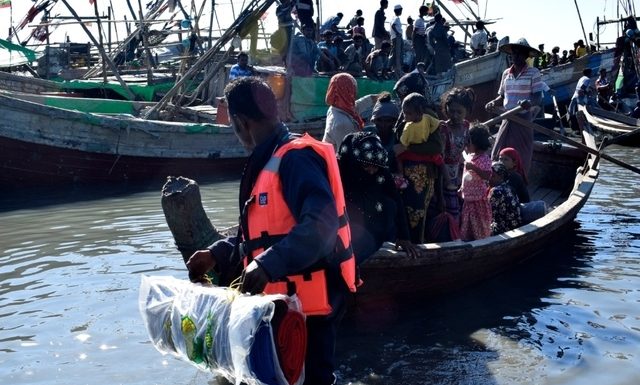 Un bateau de réfugiés rohingyas coule, 14 morts