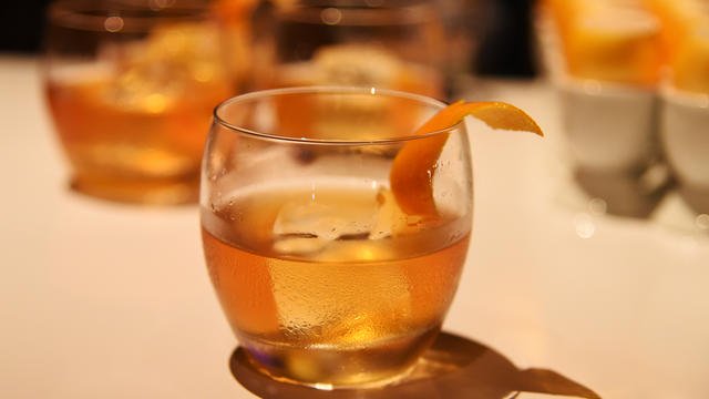 Un Britannique affirme avoir guéri du coronavirus avec du whisky et du miel