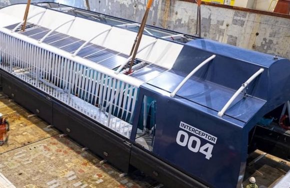 Après les océans, le créateur d’Ocean CleanUp nettoie les rivières avec des péniches à énergie solaire