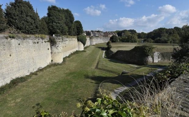 Bergues (59) : les gendarmes ouvrent le feu sur un forcené alors qu’il les attaquait au couteau, une passante a également été menacée