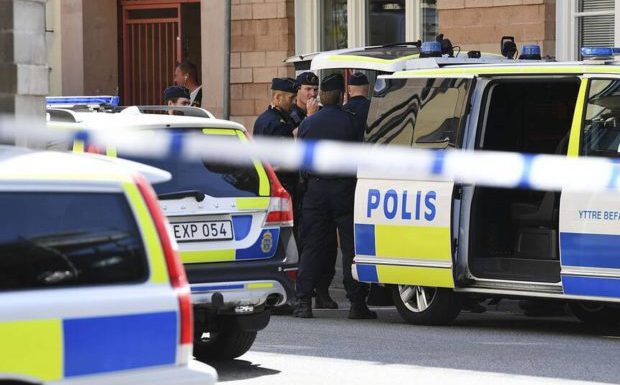 Suède : un Syrien condamné pour avoir enlevé, torturé et poignardé un facteur, il ne sera pas expulsé car recherché dans son pays d’origine