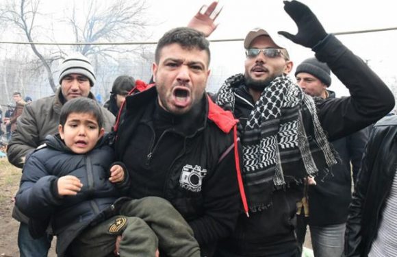 A la frontière grecque, les réfugiés décident de retourner en Turquie face au refus grec d’ouvrir les portes et à l’épidémie de coronavirus
