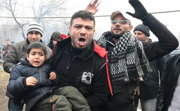 A la frontière grecque, les réfugiés décident de retourner en Turquie face au refus grec d’ouvrir les portes et à l’épidémie de coronavirus