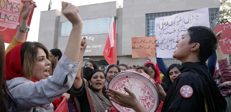 Pakistan: des heurts éclatent pendant la marche des femmes à Islamabad