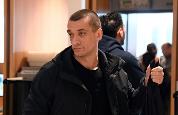 Piotr Pavlensky mis en mis en examen et placé sous contrôle judiciaire pour violences aggravées