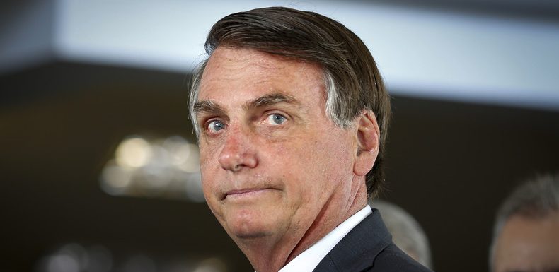 Cible des critiques au Congrès, Bolsonaro appelle ses partisans à manifester en sa faveur