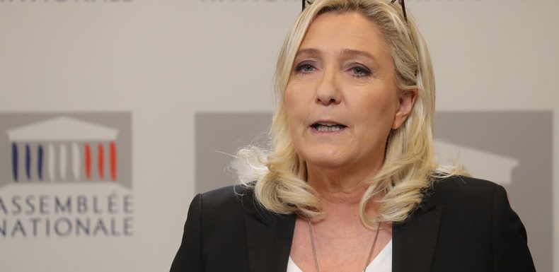Migrants : Marine Le Pen assimile les agissements du président turc à un «acte de guerre»