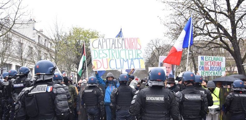 Acte 70 : les Gilets jaunes manifestent à Paris malgré la pandémie de coronavirus