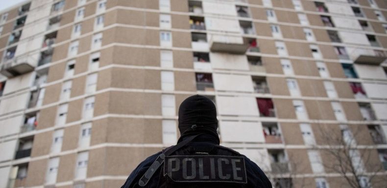 Confinement : des policiers victimes d’un guet-apens à Saint-Denis