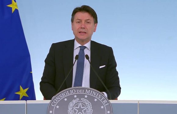 Coronavirus, Conte: « Sospesi in tutta Italia spettacoli in teatri e cinema, musei e luoghi culturali chiusi « 