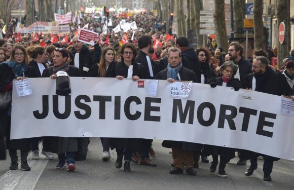 Réforme des retraites : « Plus que jamais déterminés », les avocats appelés à poursuivre la grève