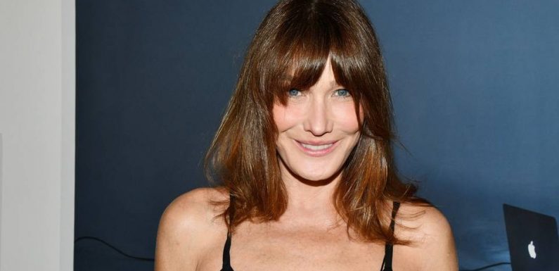 « On n’a peur de rien, on n’est pas féministe, on craint pas le coronavirus »… Carla Bruni s’excuse pour son « humour déplacé »