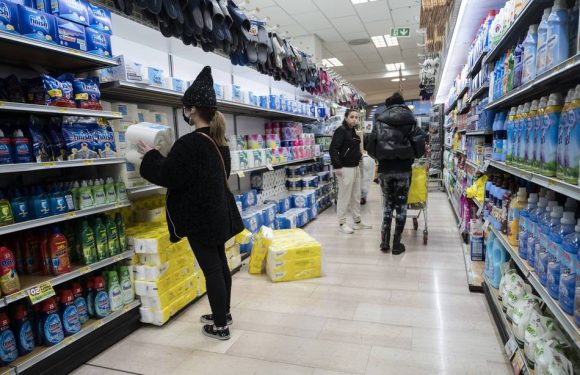 Coronavirus : Achats en hausse, gestion des stocks… Comment la grande distribution fait-elle face ?