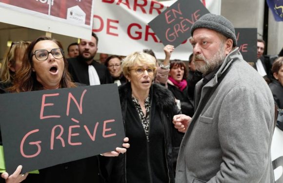 Fusillade dans un lycée de Grasse : Des avocats bloquent l’accès à la cour d’assises, le procès renvoyé à mardi