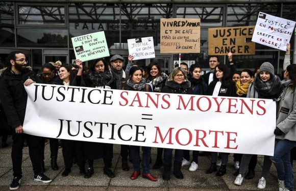 Justice : A Bobigny, les greffiers, « à bout de souffle », tirent la sonnette d’alarme