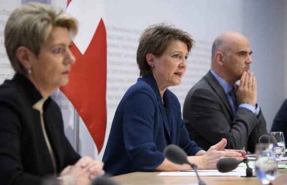 Coronavirus: La Suisse durcit ses mesures mais écarte tout confinement