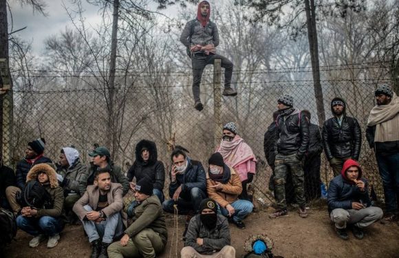 Malgré la décision turque, les frontières de l’Europe resteront « fermées » aux migrants, assure Jean-Yves Le Drian