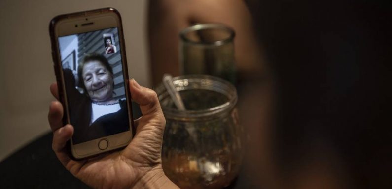 Coronavirus : Débit faiblard, forfait mobile explosé… La galère des Français confinés sans Internet fixe ou en zone blanche