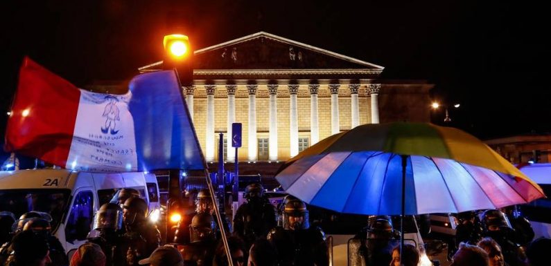Recours au 49-3 : « Le lien entre le pays et Macron est profondément délité », assure le politologue Stéphane Rozès