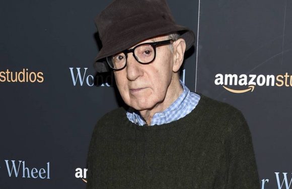 VIDEO. Hachette: Des employés manifestent contre la publication des mémoires de Woody Allen