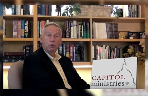 Pour ce conseiller spirituel du cabinet de Trump, les homosexuels sont responsables du coronavirus