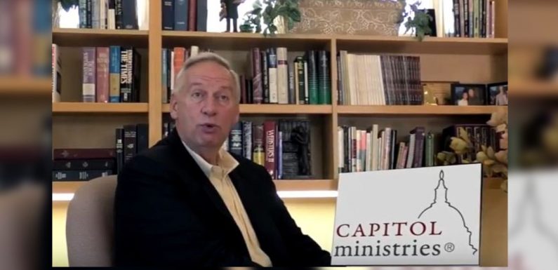 Pour ce conseiller spirituel du cabinet de Trump, les homosexuels sont responsables du coronavirus