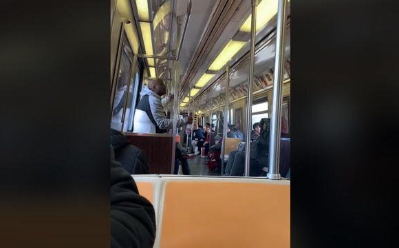 Coronavirus : il agresse un passager d’origine asiatique dans le métro de New York et l’asperge de désodorisant