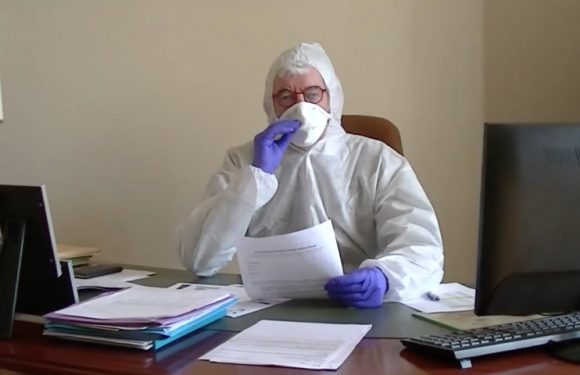« J’ai scellé un cercueil, puis un autre, puis un autre » : la semaine de Marc Kerrien, maire dans le Morbihan