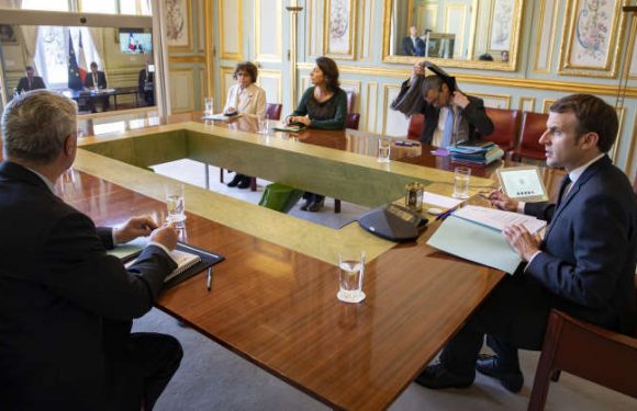 Coronavirus : en pleine épidémie, Emmanuel Macron et le gouvernement assument de « ne pas se précipiter »