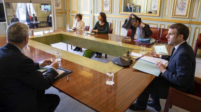 Coronavirus : en pleine épidémie, Emmanuel Macron et le gouvernement assument de « ne pas se précipiter »