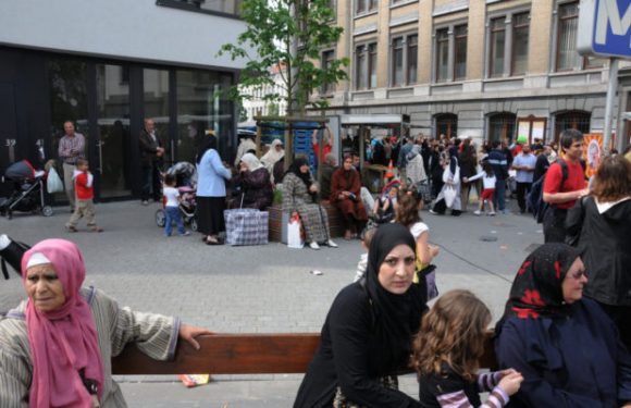 Belgique : appels à la prière dans la ville « régulièrement stigmatisée » de Molenbeek, la commune théorise un complot de la « droite identitaire »