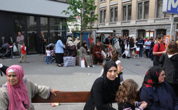 Belgique : appels à la prière dans la ville « régulièrement stigmatisée » de Molenbeek, la commune théorise un complot de la « droite identitaire »