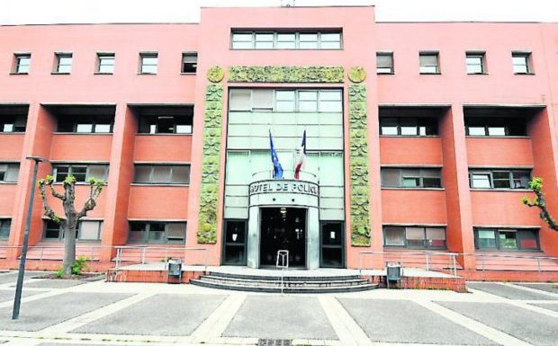 Toulouse : « J’étais sur les nerfs à cause du Ramadan » … s’étant rebellé après un contrôle de stups, le jeune étranger se blesse en s’évadant par une fenêtre du commissariat … il est finalement libéré