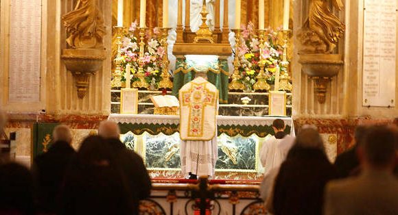 INFO LE POINT. Messe pascale et clandestine en l’église Saint-Nicolas-du-Chardonnet