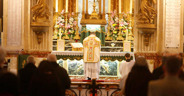 INFO LE POINT. Messe pascale et clandestine en l’église Saint-Nicolas-du-Chardonnet