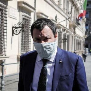 Coronavirus, Salvini vuole chiese aperte a Pasqua: « La scienza da sola non basta: serve anche il buon Dio »