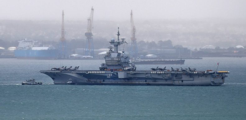 Le porte-avions français Charles de Gaulle écourte sa mission après des soupçons de Covid-19 à bord