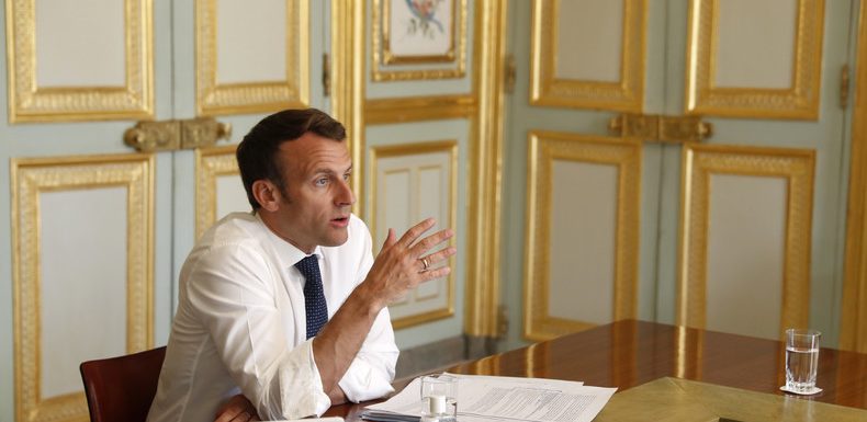 «Le chômage partiel, c’est la nationalisation des salaires», explique Macron au Financial Times