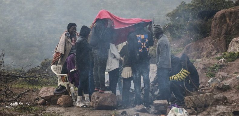 Grèce : deux migrants blessés par arme à feu après avoir violé le confinement