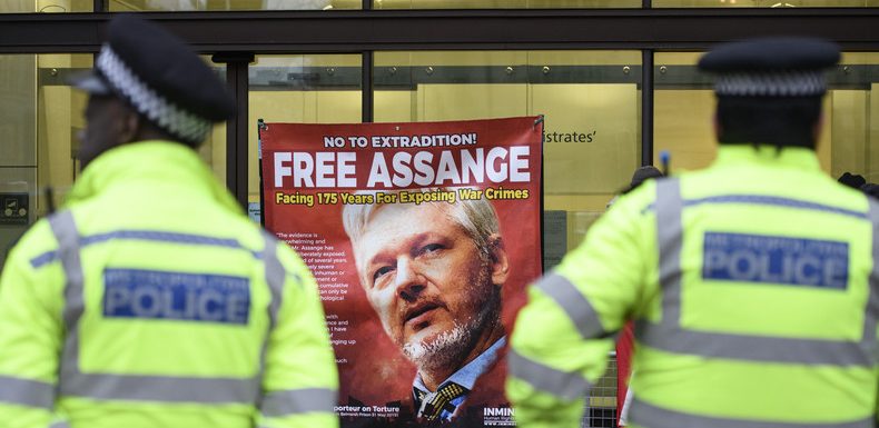 Stéphanie Gibaud sur Julian Assange : «Il a aidé à comprendre que nous, la France, étions en danger»