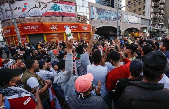 Liban: Manifestation contre le pouvoir malgré un couvre-feu et le coronavirus