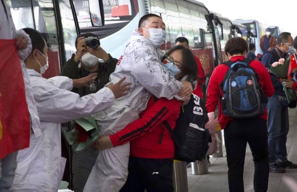 VIDEO. Coronavirus: Euphorie à Wuhan, où la quarantaine a pris fin après deux mois et demi de bouclage