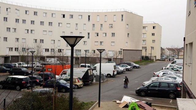 Chanteloup-les-Vignes : policiers pris à partie par une cinquantaine de jeunes, confinement non respecté, une fillette de 5 ans grièvement blessée (MàJ : vidéo)