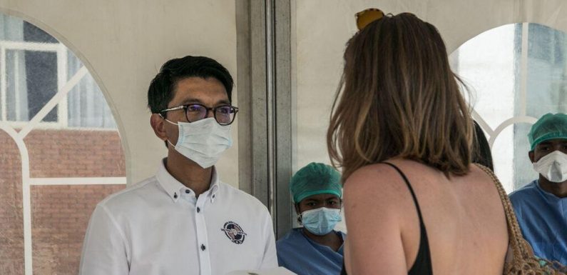 Le président de Madagascar affirme connaître un remède à base de plantes contre le coronavirus