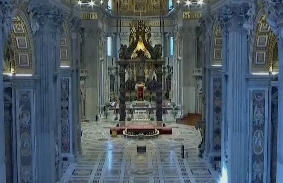 Coronavirus : Le pape François célèbre la messe des Rameaux dans une basilique déserte